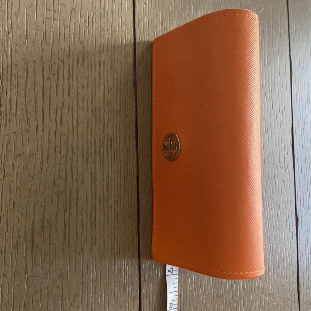 Tory Burch sun glass case - Picture 2 of 4